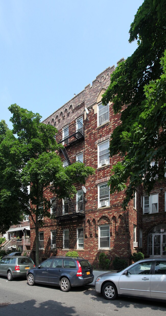 3740 27th St in Long Island City, NY - Building Photo - Building Photo