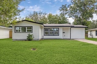 3105 Babin Dr in Texas City, TX - Building Photo