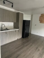 14133 Calvert St in Van Nuys, CA - Building Photo