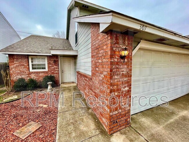 307 Colony Dr in Norman, OK - Building Photo - Building Photo