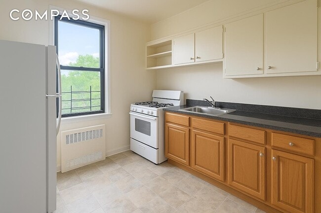 property at 1466 E Gun Hill Rd