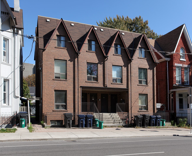 239-241 Beverley St in Toronto, ON - Building Photo - Building Photo