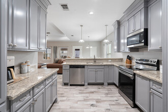 77 Yvonne Dr in Del Rio, TX - Building Photo - Building Photo