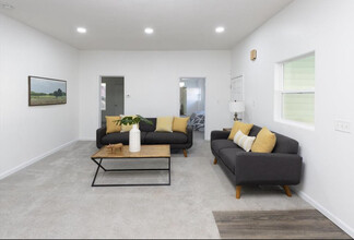 1607 Logan St in Noblesville, IN - Building Photo - Building Photo