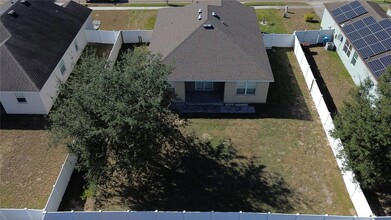 140 Highland Meadows St in Davenport, FL - Foto de edificio - Building Photo