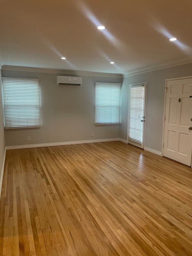 4407 Ensign Ave, Unit 4