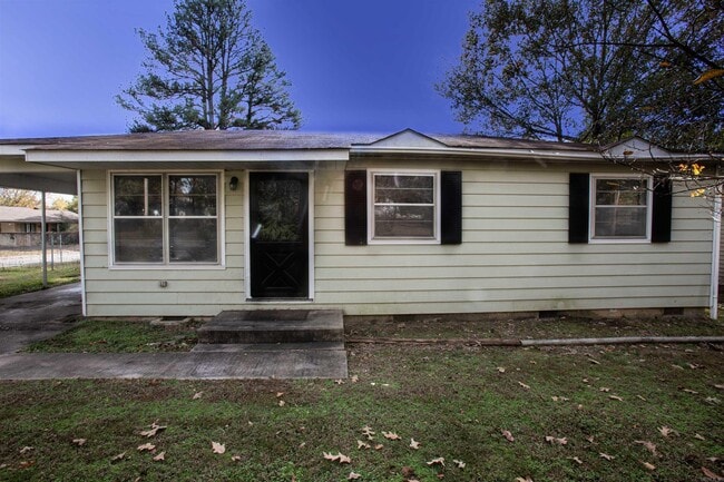 property at 1524 E Lee Ave