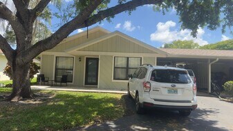 3620 W Bell Dr in Davie, FL - Building Photo