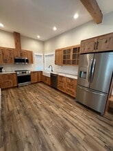 29991 Lake Creek Dr in Halsey, OR - Foto de edificio - Building Photo