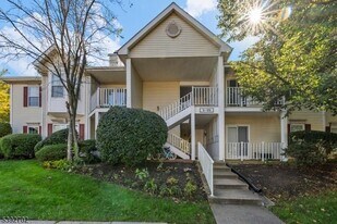 9 Ruby Ct in Franklin Township, NJ - Building Photo