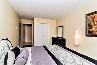 178 Rue Sainte-Catherine E in Montréal, QC - Building Photo - Building Photo