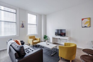 1 W 4th St in Cincinnati, OH - Building Photo