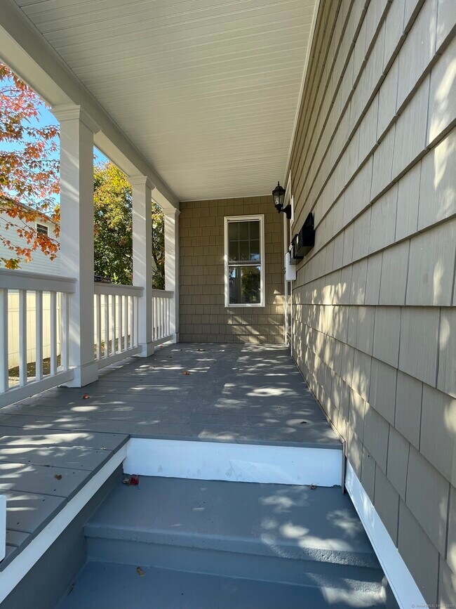 687 Hallett St in Bridgeport, CT - Building Photo - Building Photo