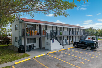 500-522 NE 78th St. in Miami, FL - Building Photo - Building Photo