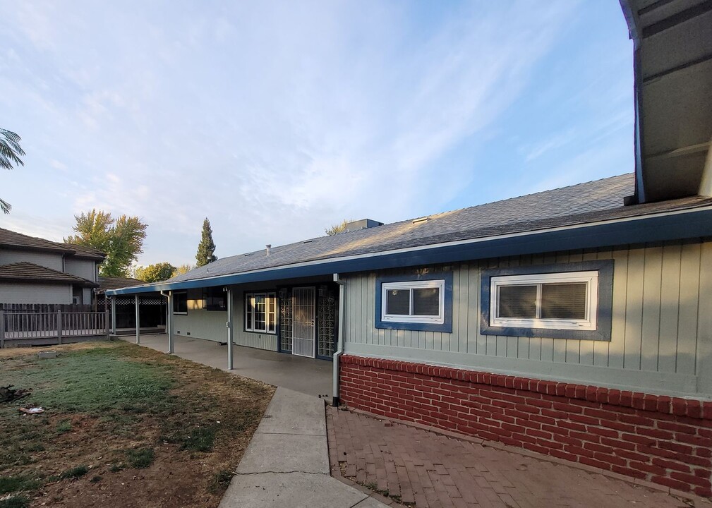 9370 Pershing Ave in Orangevale, CA - Building Photo