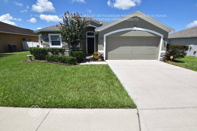 property at 3527 Kenwood Crossing