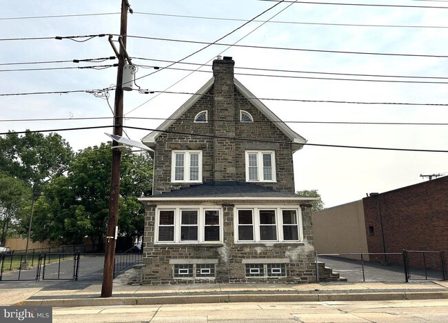 property at 825 Jersey Ave
