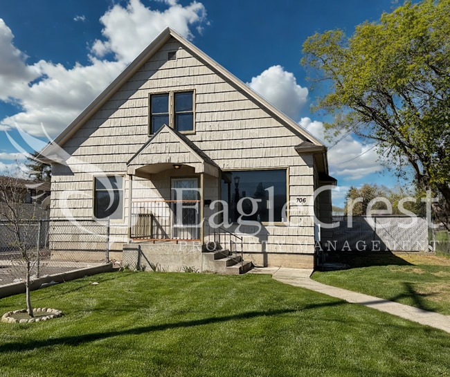 706/708SCollege, Unit Unit A