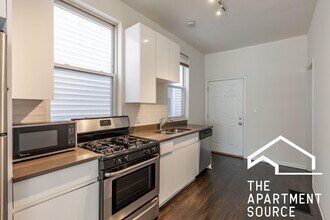 2439 N Ashland Ave in Chicago, IL - Building Photo - Building Photo