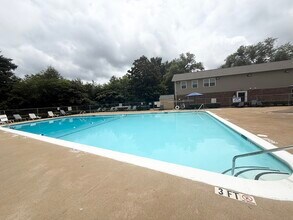 Hunting Ridge Apartments in Greenville, SC - Building Photo - Building Photo