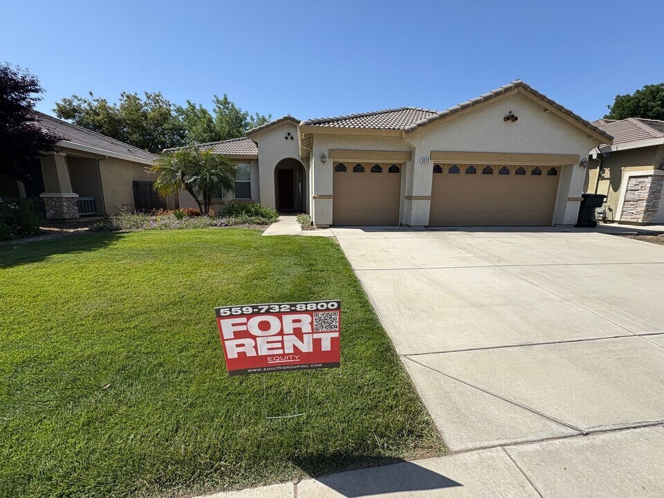 3019 W Harold Ct in Visalia, CA - Building Photo