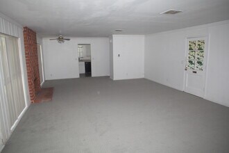 22715 Sherman Way in West Hills, CA - Building Photo - Building Photo