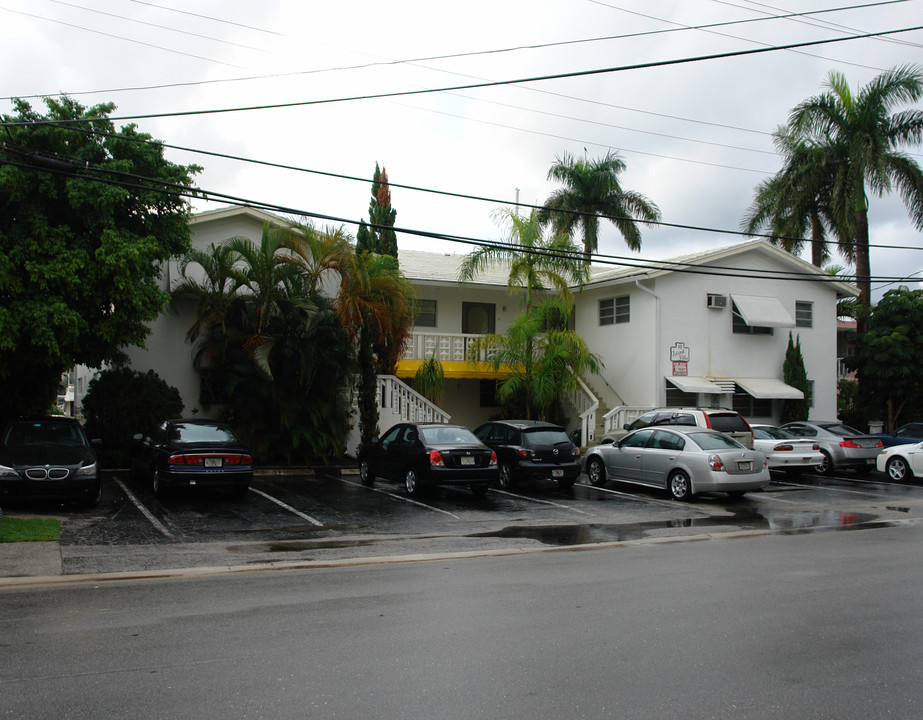 10 Hendricks Isles Is in Fort Lauderdale, FL - Foto de edificio