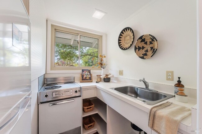 property at 765 Tiburon Blvd