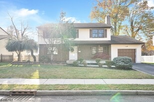 11 Lenox St in Edison, NJ - Building Photo