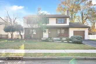 11 Lenox St in Edison, NJ - Building Photo - Building Photo