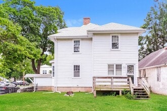 400 W Bridge St in Morrisville, PA - Foto de edificio - Building Photo