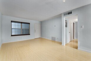 300 Crockett St in Austin, TX - Building Photo