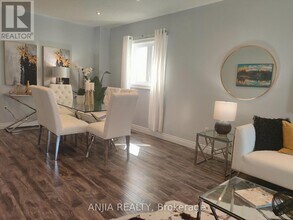 23 Springer Dr in Richmond Hill, ON - Building Photo - Building Photo