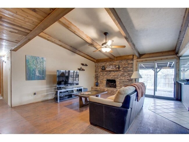 11045 McCree Rd in Dallas, TX - Building Photo - Building Photo