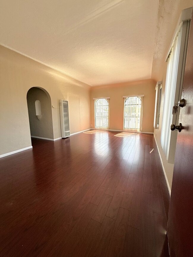 property at 211 W 21st St