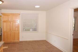 5400 Emerson Dr in Raleigh, NC - Foto de edificio - Building Photo