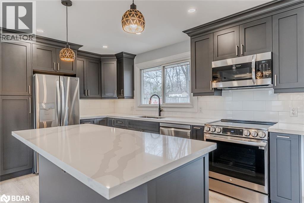 20 Ottaway Ave in Barrie, ON - Building Photo