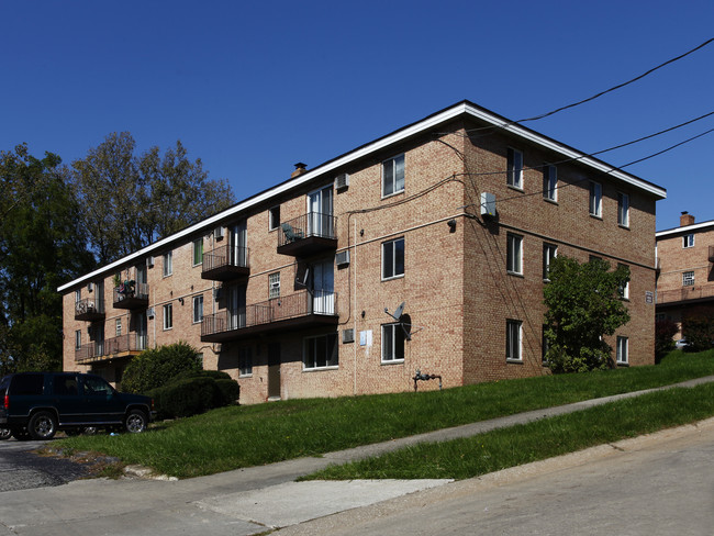 Ridgeview Apartments in Garfield Heights, OH - Building Photo - Building Photo