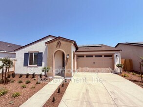 6550 E Carmen Ave in Fresno, CA - Building Photo - Building Photo