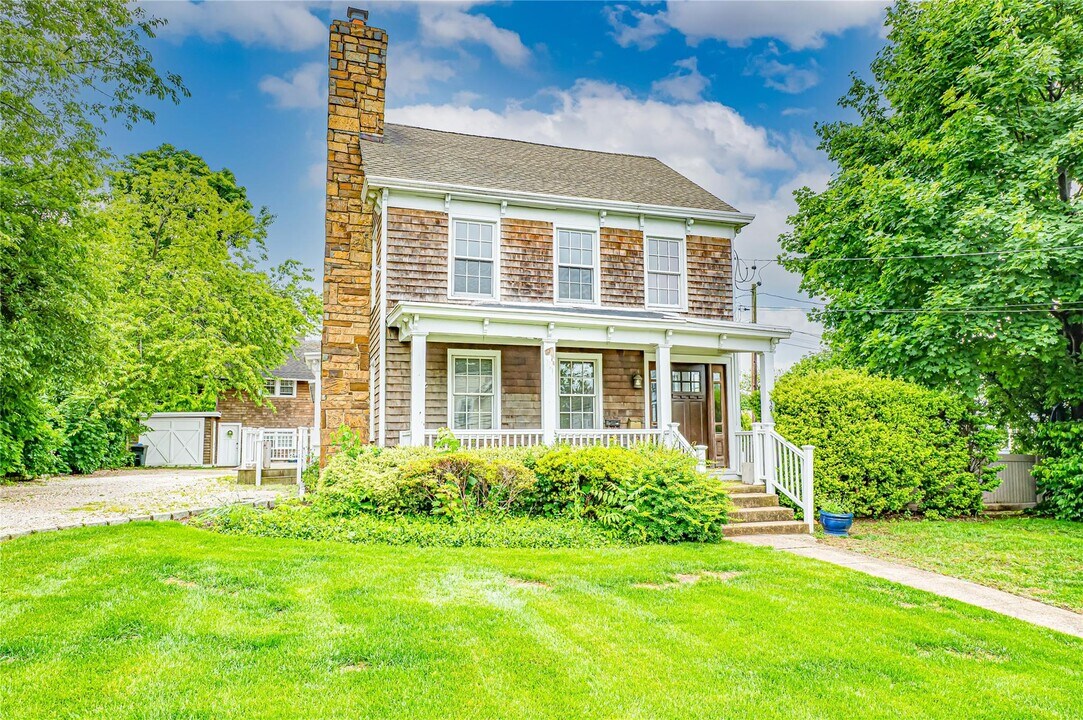 79 Green St in Huntington, NY - Building Photo