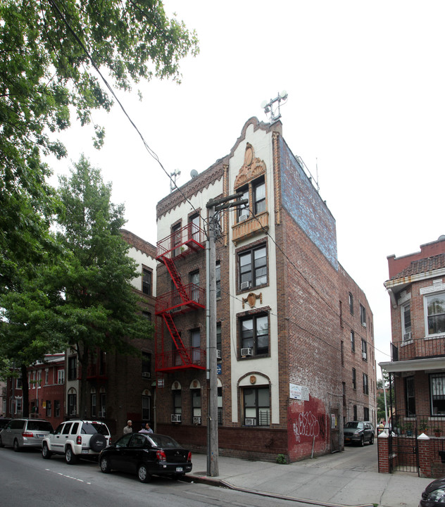 87-74 150th St in Jamaica, NY - Building Photo