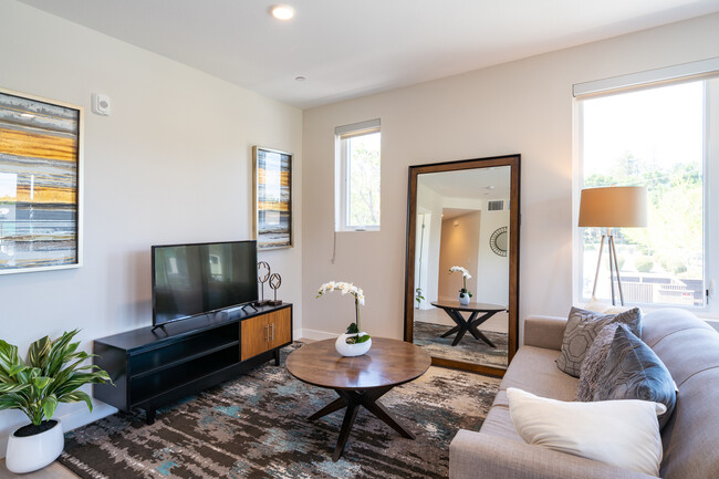 REALM APARTMENTS in Menlo Park, CA - Building Photo - Interior Photo