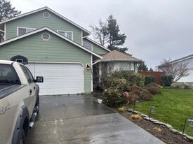 520 NW Lateen St in Oak Harbor, WA - Building Photo