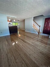 300 Meridian St in Groton, CT - Building Photo - Building Photo