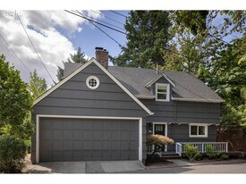 140 NW Maywood Dr in Portland, OR - Building Photo