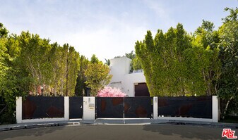 9818 Hythe Ct in Beverly Hills, CA - Building Photo