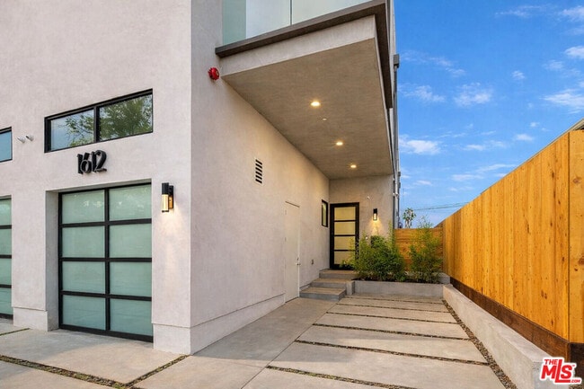 property at 1612 S Wooster St