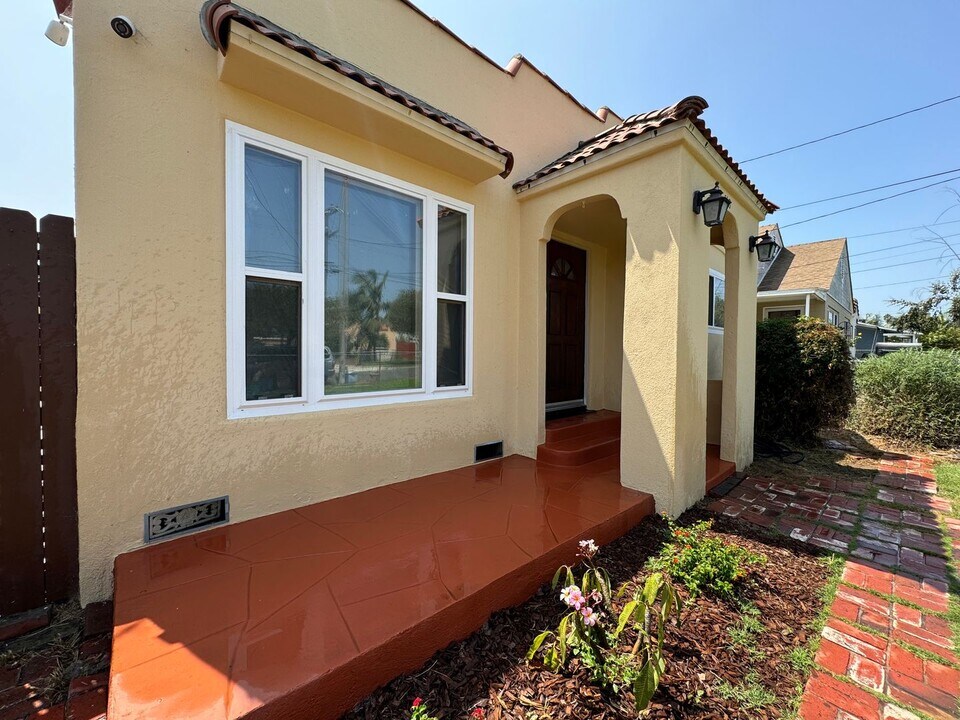 518 Magnolia Ave in Inglewood, CA - Building Photo