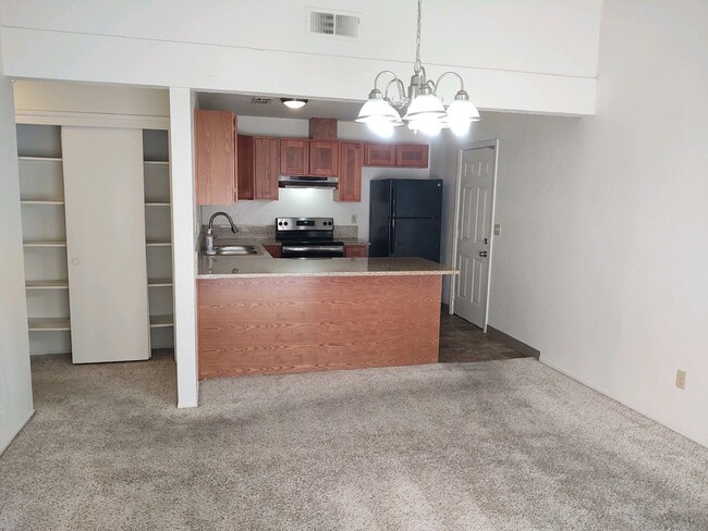 10393 S White Rock Rd in Rancho Cordova, CA - Building Photo - Building Photo