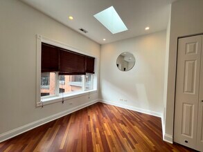 904 W Winona St, Unit 3S in Chicago, IL - Building Photo - Building Photo